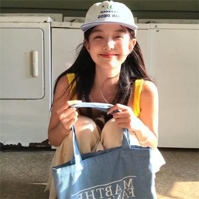 她来自胡志明市